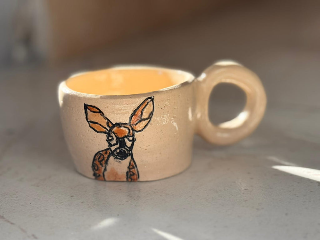 ספל קרמיקה בעבודת יד עם ציור צבי