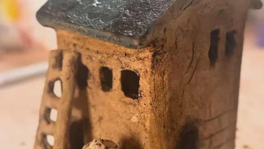 סדנת בניית בתים מיניאטוריים - Miniature House Building Workshop