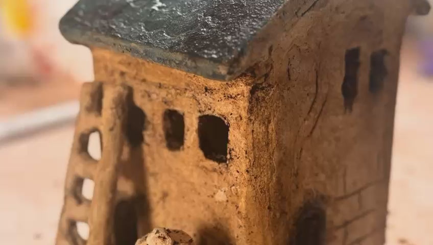 סדנת בניית בתים מיניאטוריים - Miniature House Building Workshop